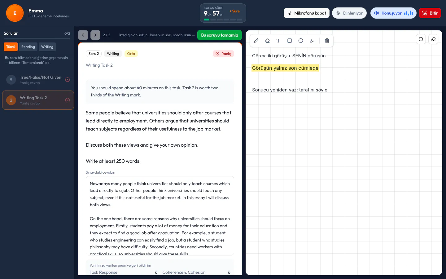 AI Tutor ders ekranı: solda yanlış ve boş bırakılan sorular, ortada öğrencinin IELTS Writing Task 2 metni, ölçüt ölçüt band puanları ve geri bildirimle, sağda hocanın tahtaya yazdığı notlar.